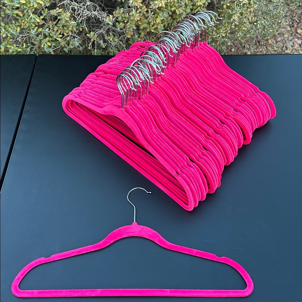 Velvet hangers heavy duty set of 50 count, used-great condition.